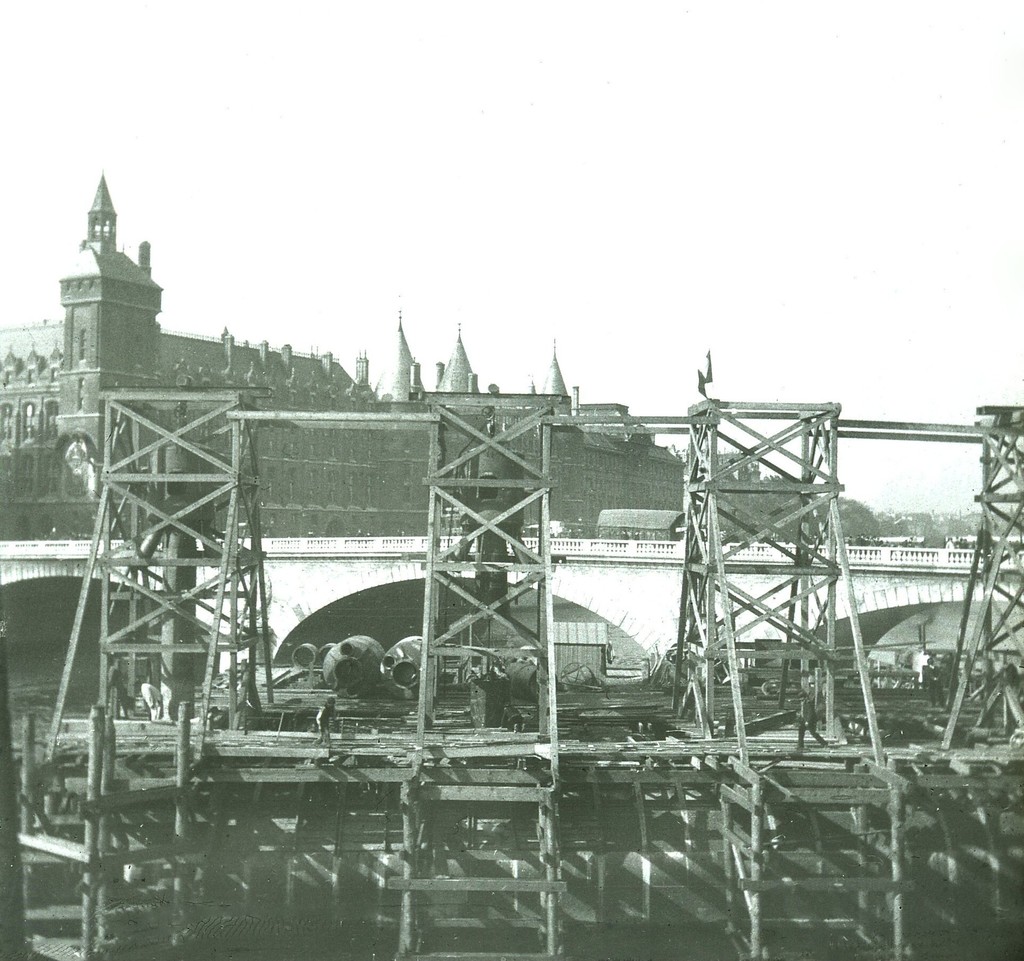 Construction du Métropolitain à Paris - caisson sous la Seine