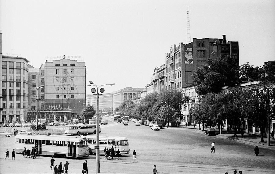 Площа Ленінського комсомолу