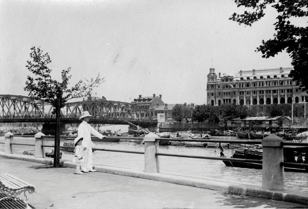 Cronobook 横跨苏州河的花园桥 花园桥前的码头 1900 S