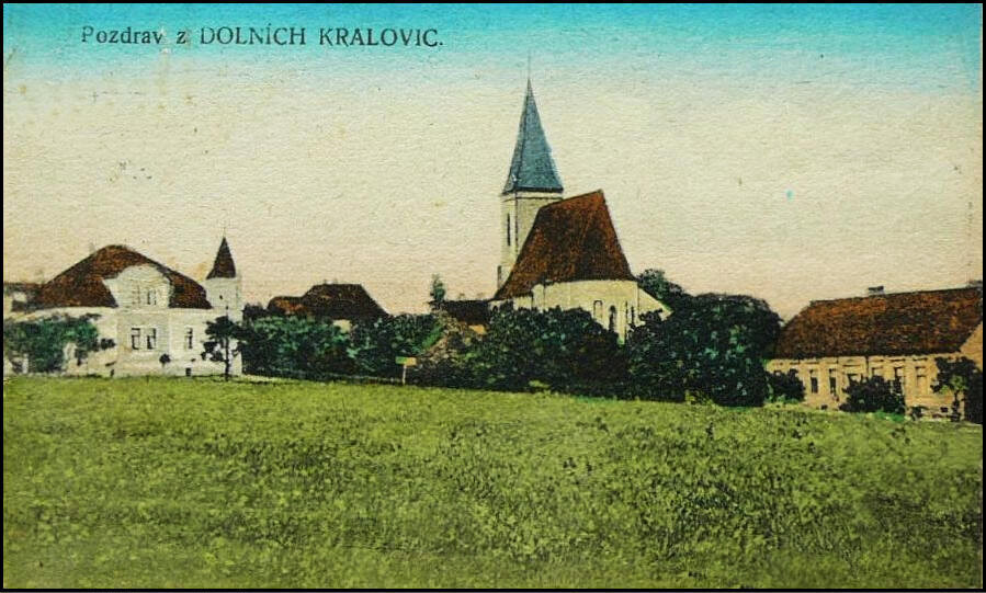Dolní Kralovice. Pohled ke kostelu