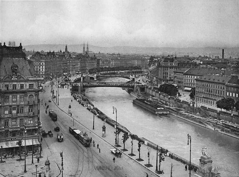 Franz Josef Kai mit Schwedenbrücke