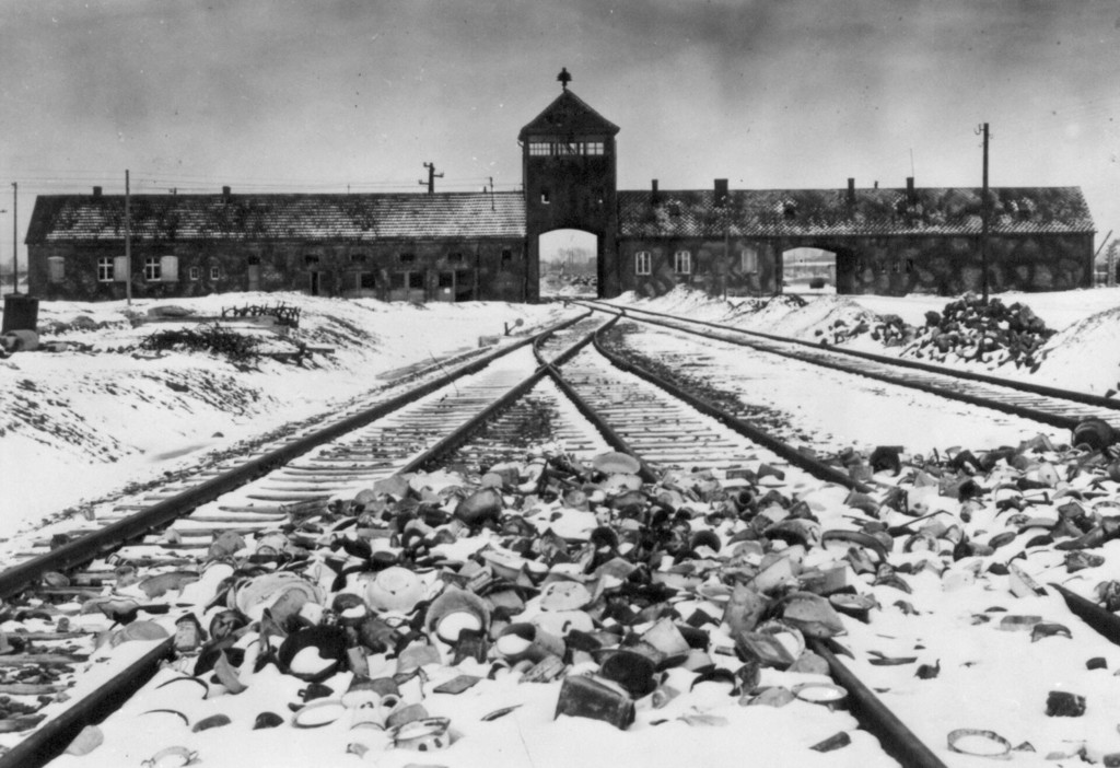 Tory kolejowe w obozie koncentracyjnym Auschwitz (Auschwitz II-Birkenau)