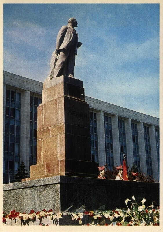 Monumentul Lenin