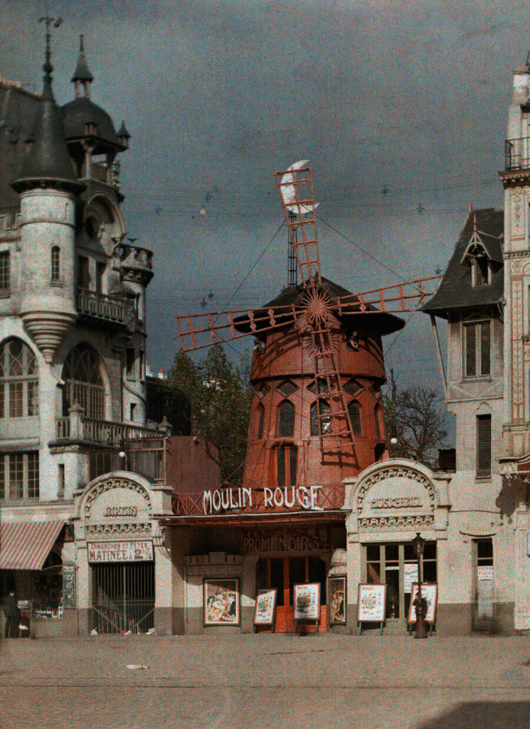 Boulevard de Clichy. Le Moulin Rouge.