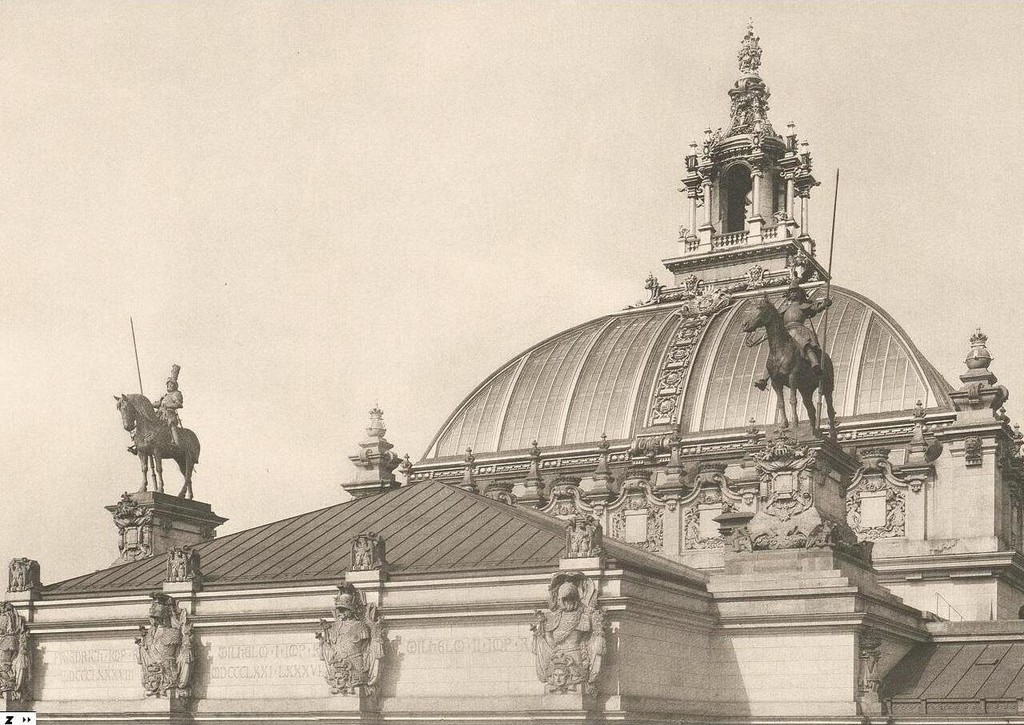 Reiterstatuen der Ritter auf dem Reichstagsgebäude