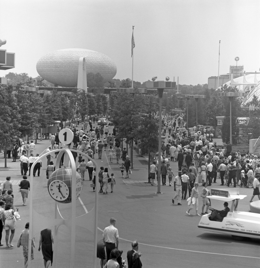 World's Fair 1964-1965, crowds of people, IBM Pavilion