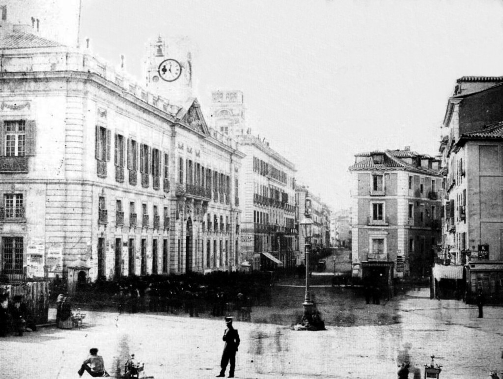 Puerta del Sol anterior a la reforma de 1857