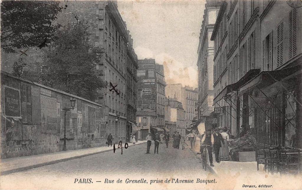Rue de Grenelle, prise de l'Avenue Bosquet