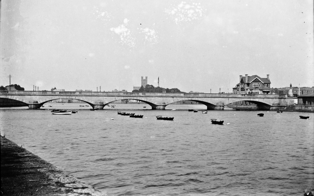 Limerick. Sarsfield Bridge