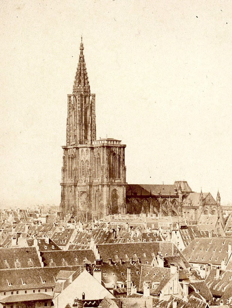 Vue aérienne du centre ville avec cathédrale, angle sud-ouest