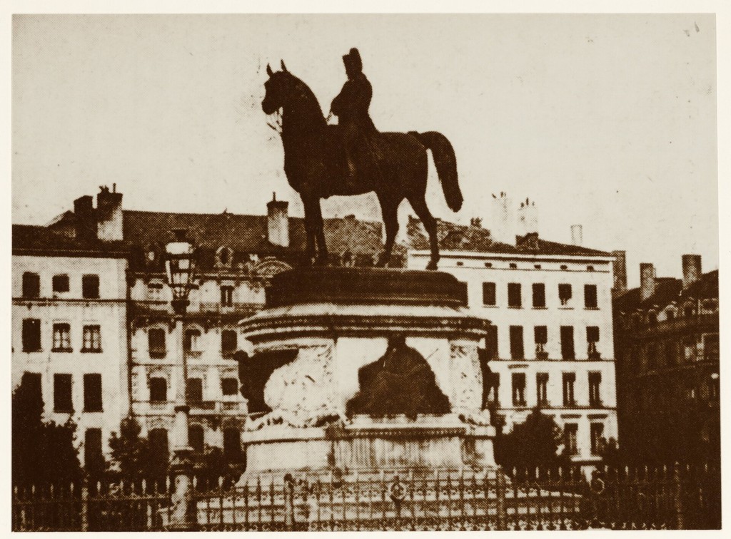 La Statue équestre de Napoléon Ier place Napoléon