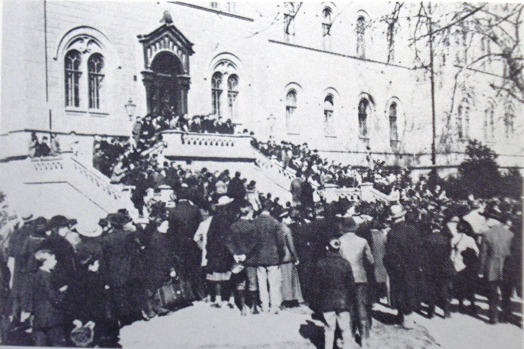 Demonstracije ispred sveučilišta u Zagrebu