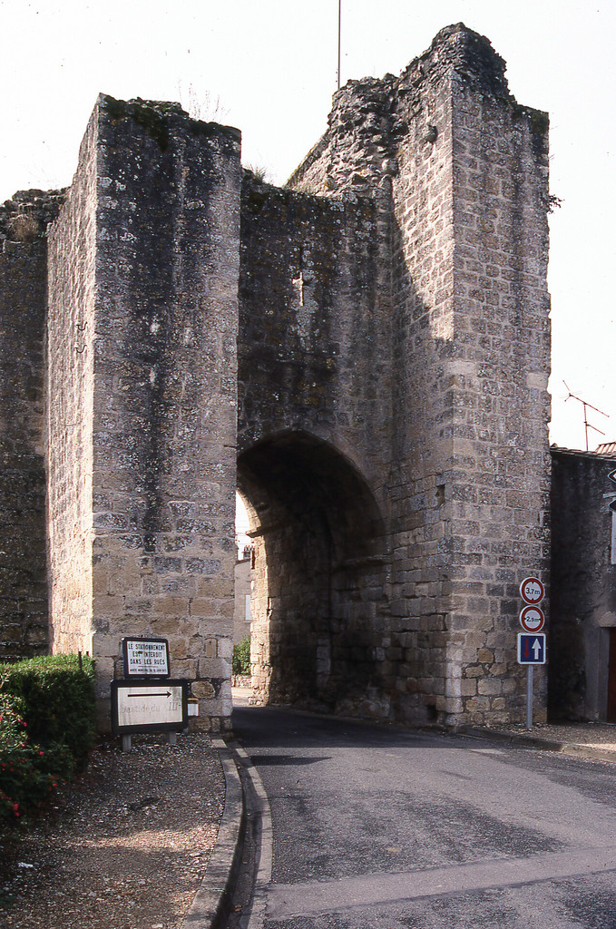 Sauveterre-de-Guyenne. Porte de la Font