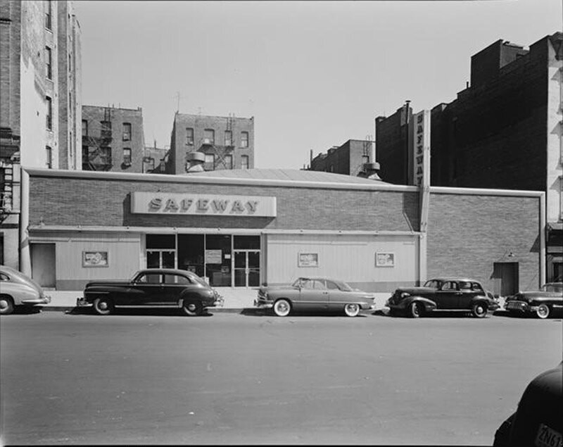 East 116th Street and Lexington Avenue. Safeway store, general front view.