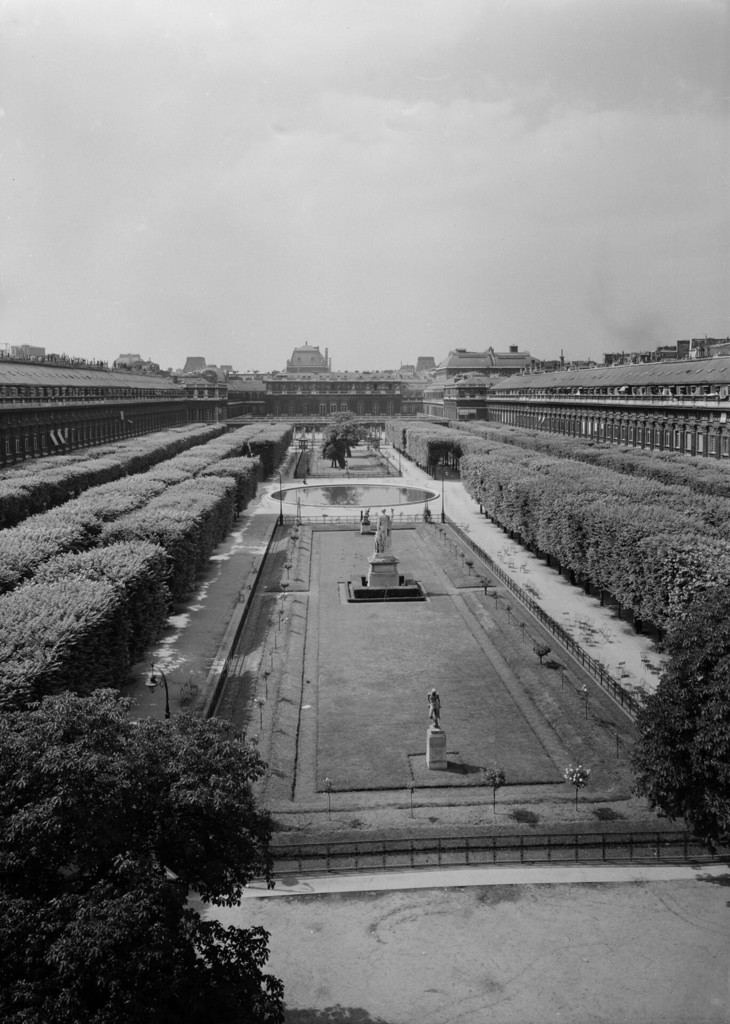 Le Palais Royal et le jardin, vers le musée du Louvre