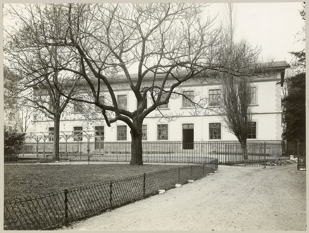 Rue du Fort-Barreau. École