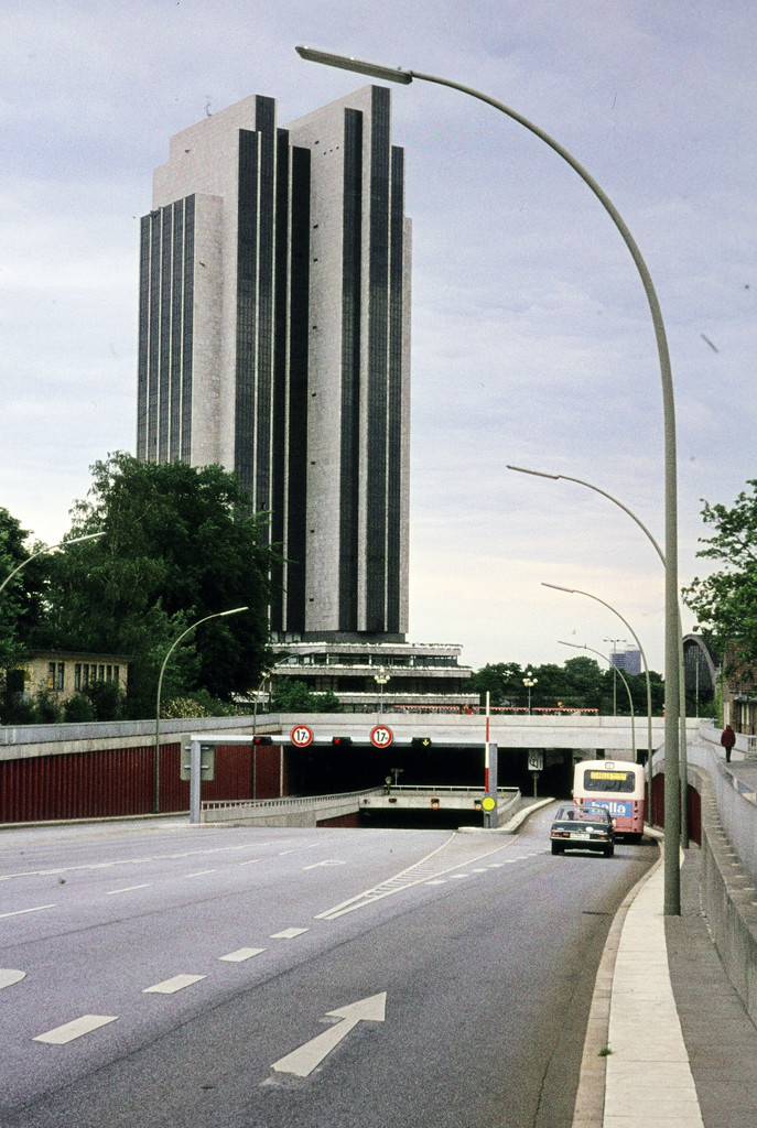 Hochhaus des Hotel Loew's Hamburg Plaza