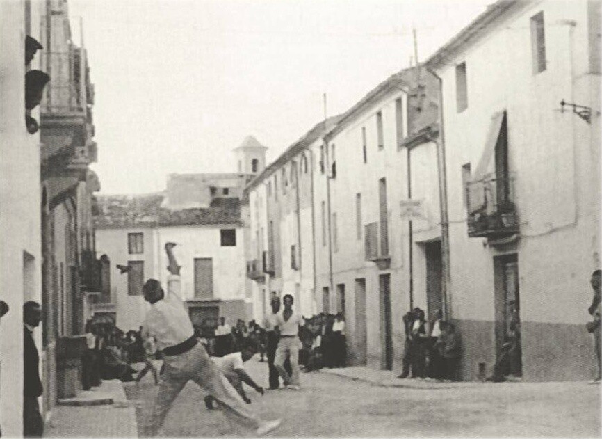 Partida de pilota en el carrer S. Josep