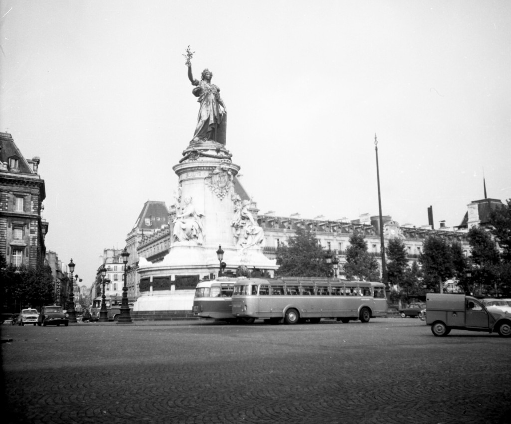 Place de la République, Monument à la République