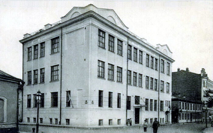 Женская гимназия М. Г. Брюхоненко