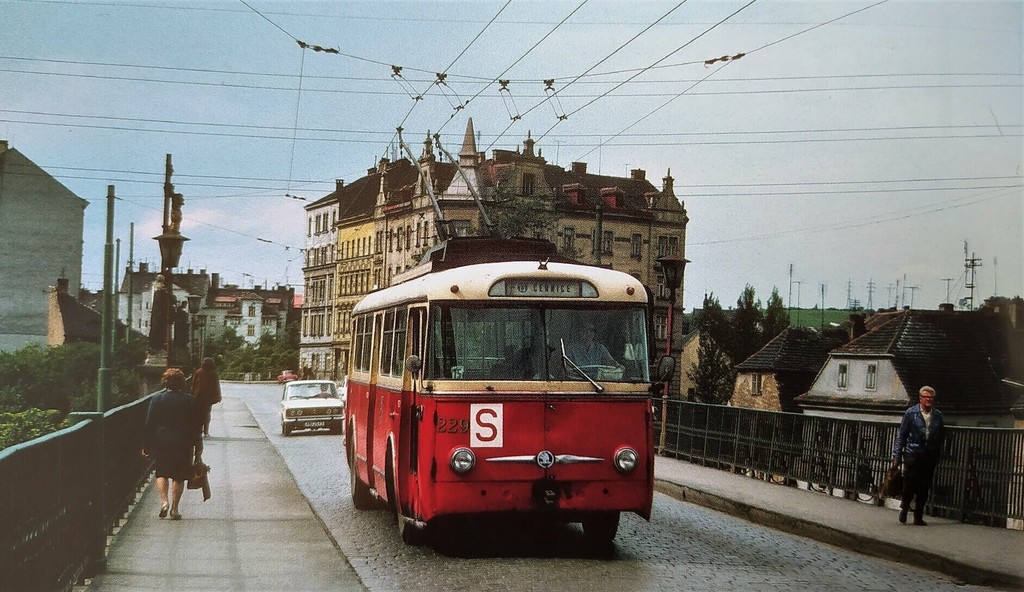 Trolejbus Škoda Tr13 na Saském mostě