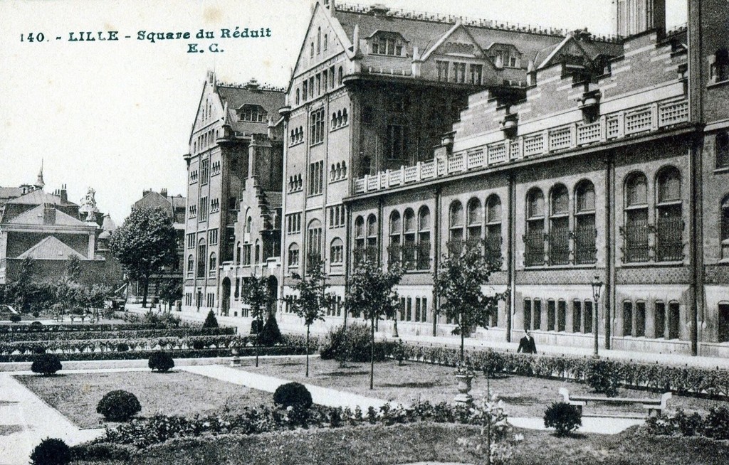 Square du Réduit / Hôtel de Ville