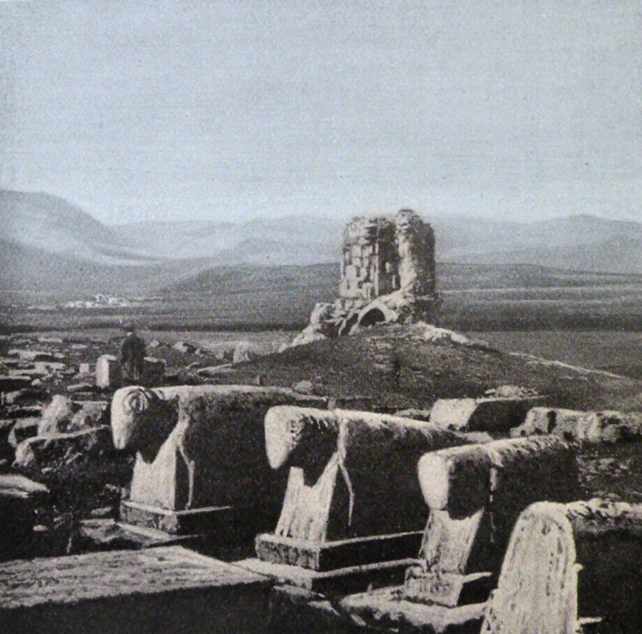 Dil Kilisesi. Վանքան վանք: Varzahane'deki Antik Nekropoli