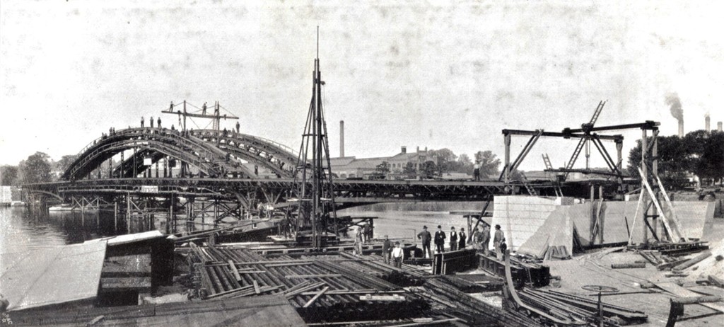 Bauarbeiten an der ersten Treskowbrücke