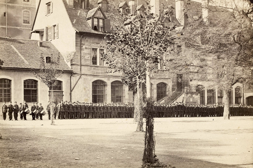 Straße von Bèze: Das Collège Court (Cadets de Geneva)