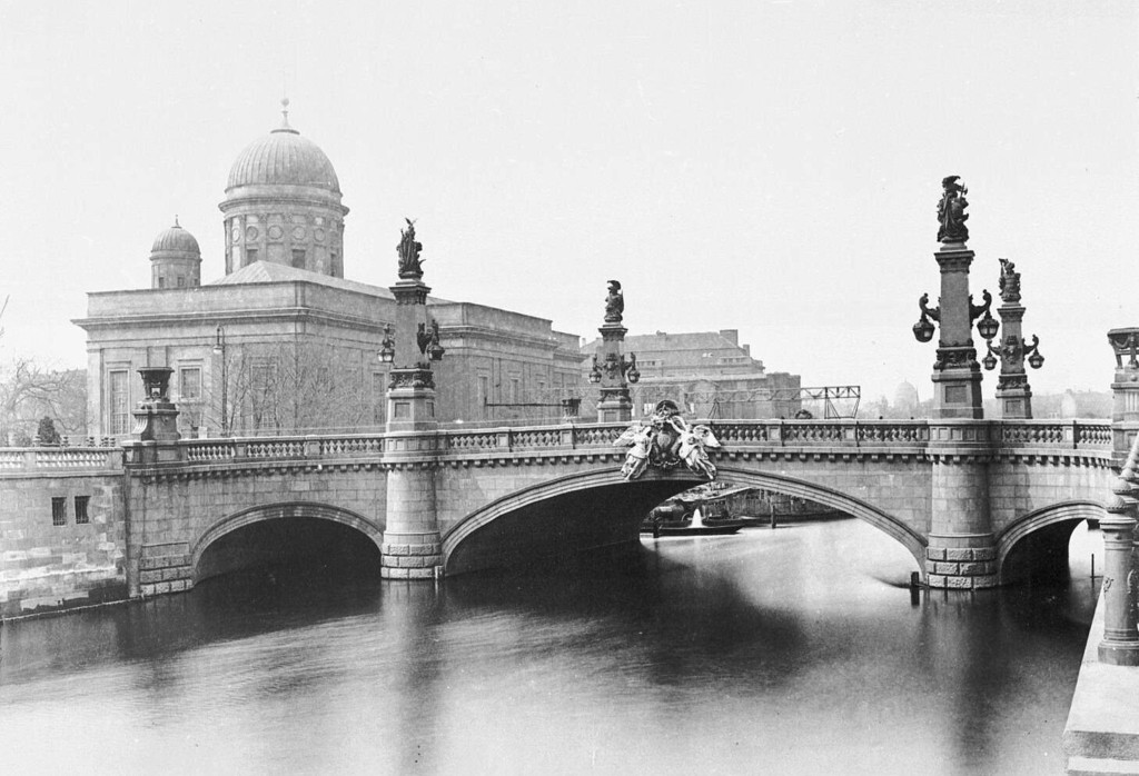 Kaiser-Wilhelm-Brücke 1892, noch mit dem alten Dom