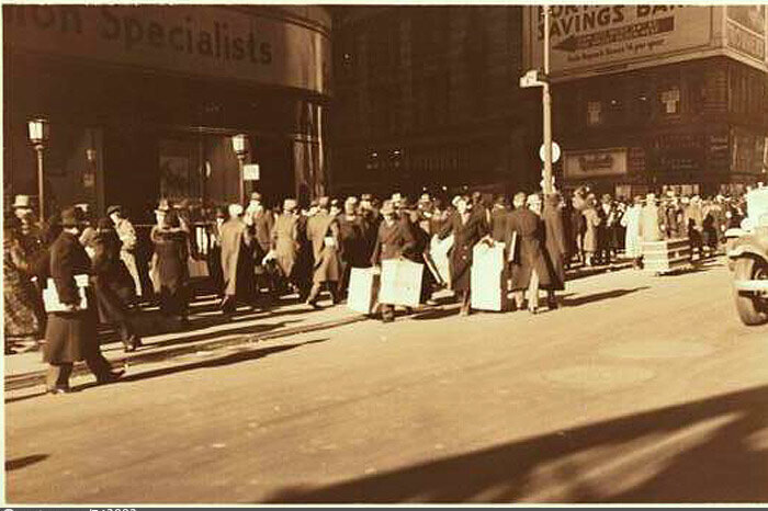 Christmas shoppers at 34th Street and Broadway one of the World's busiest corners. December 24, 1935