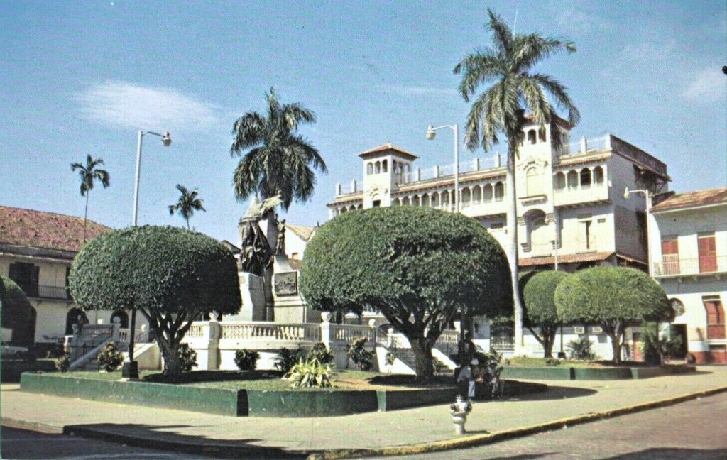 Ciudad de Panamá. Plaza Simón Bolívar