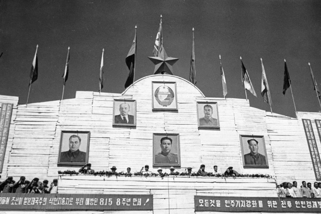 평양, 김일성 광장 광장 Kim Il Sena Square in Pyongyang