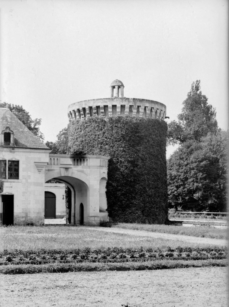 Château de la Mothe-Chandeniers aux Trois-Moutiers : colombier