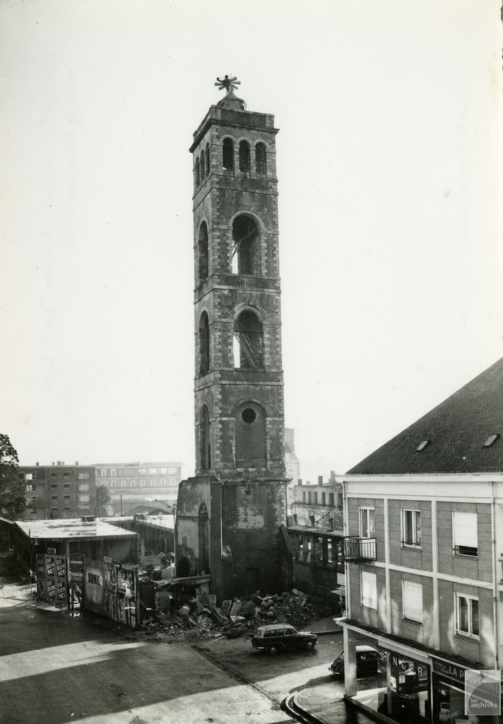 L'ancien clocher Saint-Louis de Lorient avant démolition