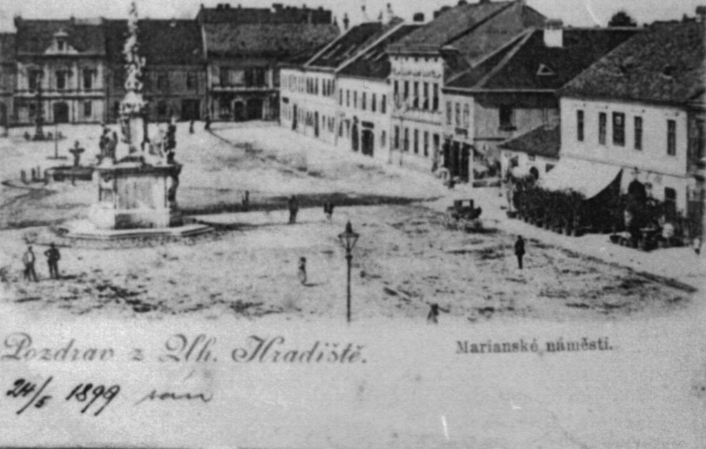 Uherské Hradiště. Pohled na Mariánské náměstí