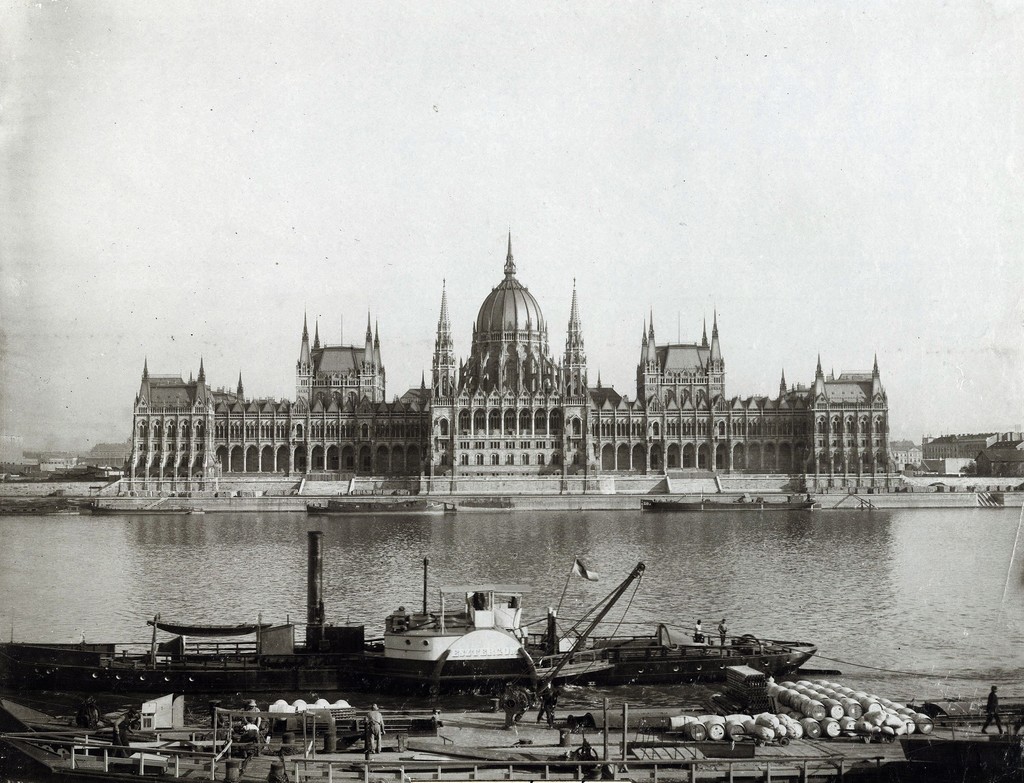 Parlament a Margit (Bem) rakpartról nézve