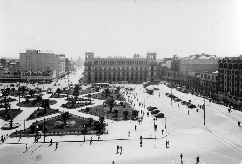 Plaza de la Constitucion. Palacio del DDF