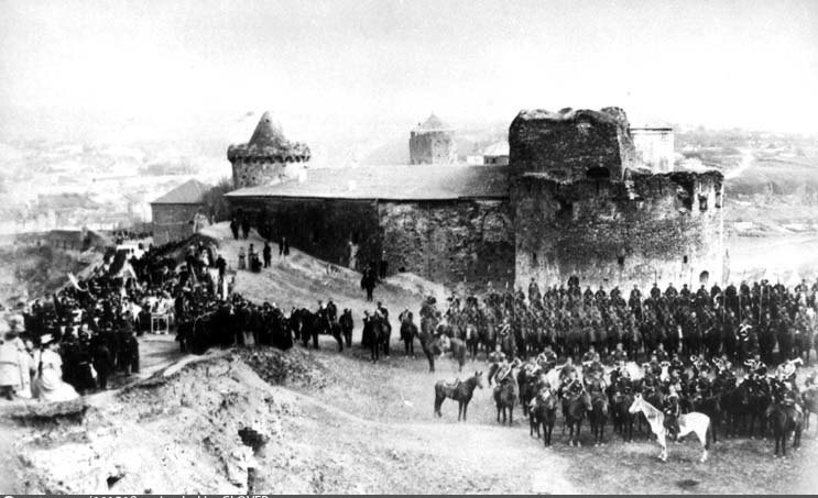 Вид на війська під стінами фортеці. Святкування 100 -річчя приєднання регіону до Росії