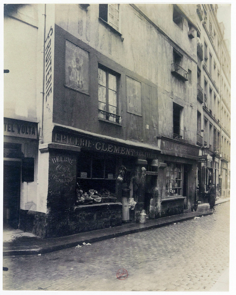 Vieille maison et vieille boutique: Rue Volta 3