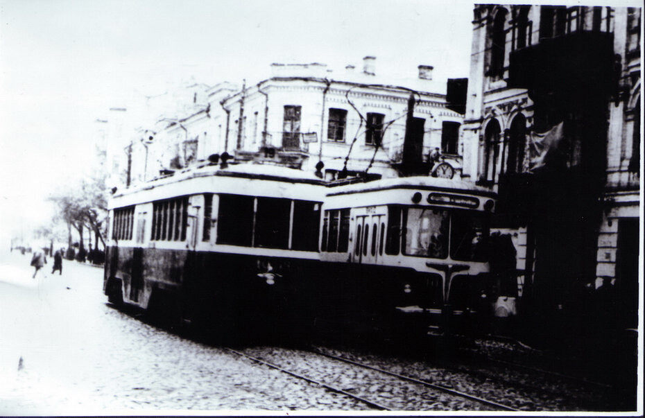 Трамваї на вулиці Костянтинівській