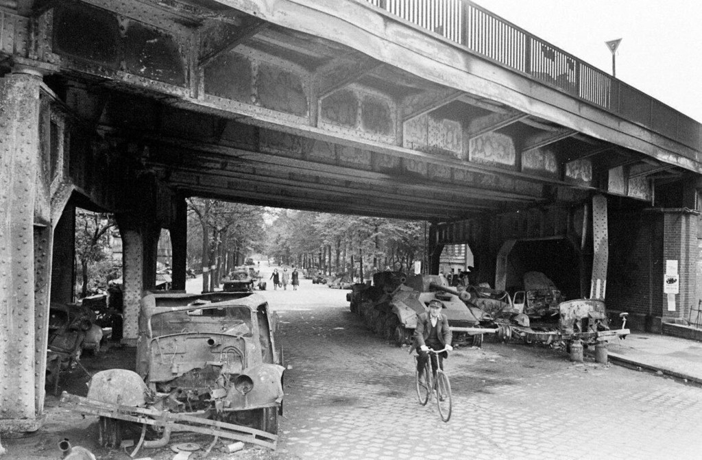 Unter der Brücke auf Knesebeckstraße
