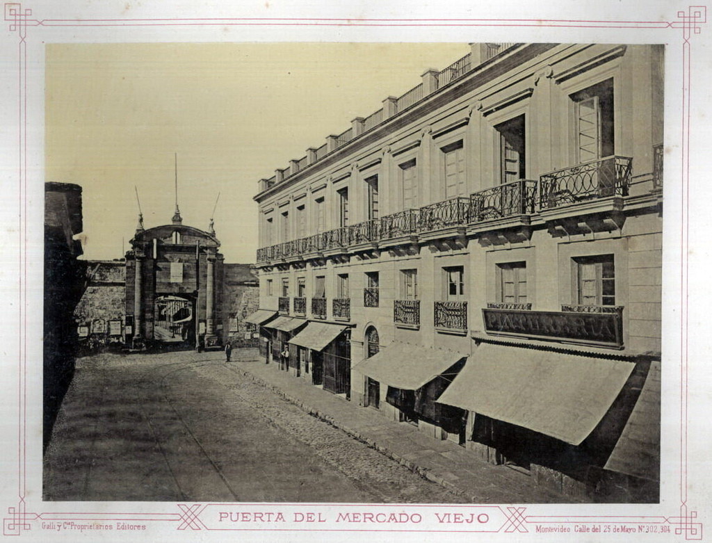 Montevideo. Puerta del Mercado Viejo