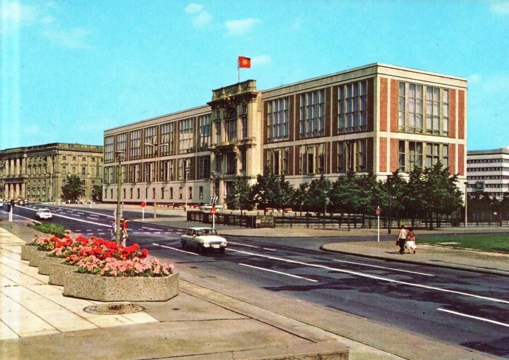 Ost-Berlin. Staatsratsgebäude der DDR am Marx-Engels-Platz