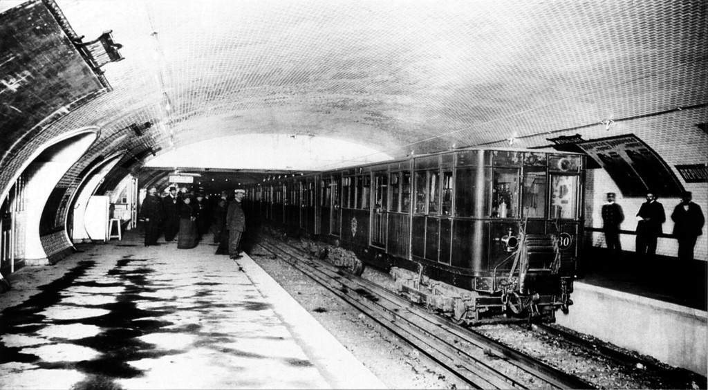 Metro de Paris. Ligne 3. Motrice Thomson serie 300. Republique