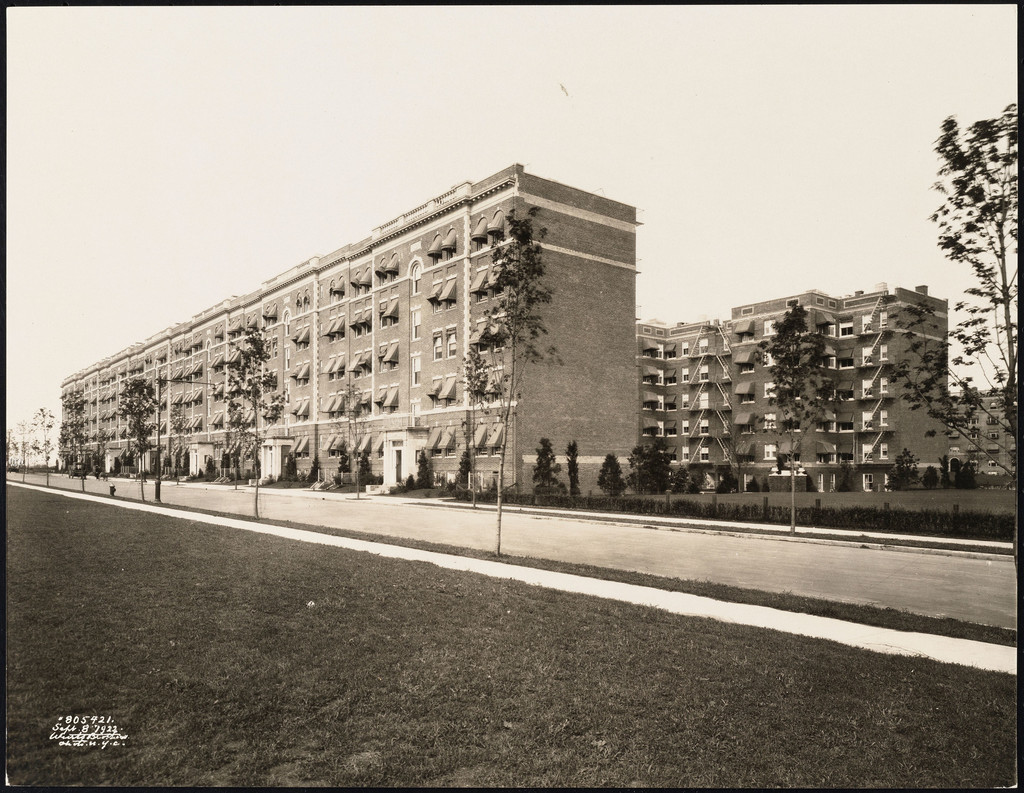 Hawthorne Court. Apartment buildings