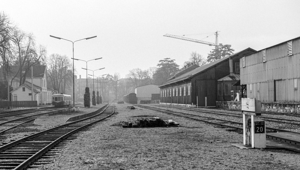 La gare des Eaux-Vives et ses entrepôts