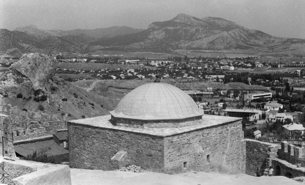 Будова, що побував мечеттю, православним, вірмено-католицьким храмом і німецької кірхою