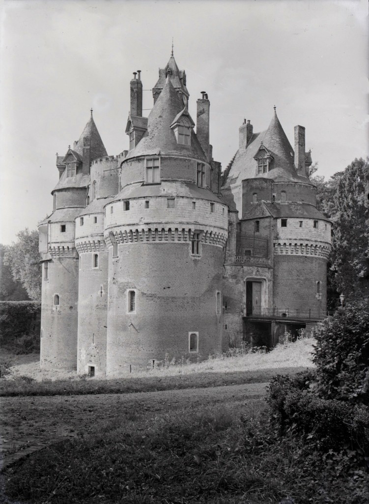 Château de Rambures : côtés nord et est