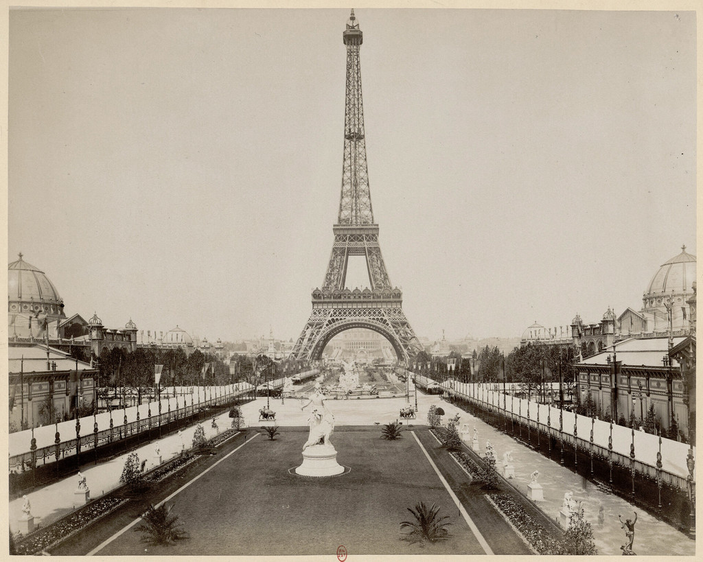 L'exposition universelle de 1889: La Tour Eiffel, vue prise du Dôme Central